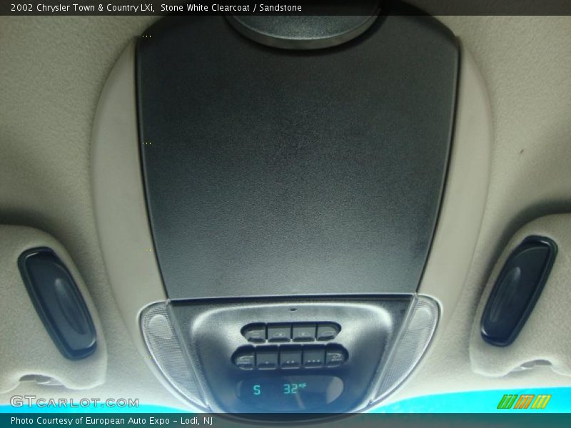 Stone White Clearcoat / Sandstone 2002 Chrysler Town & Country LXi