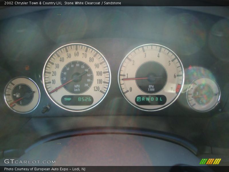 Stone White Clearcoat / Sandstone 2002 Chrysler Town & Country LXi