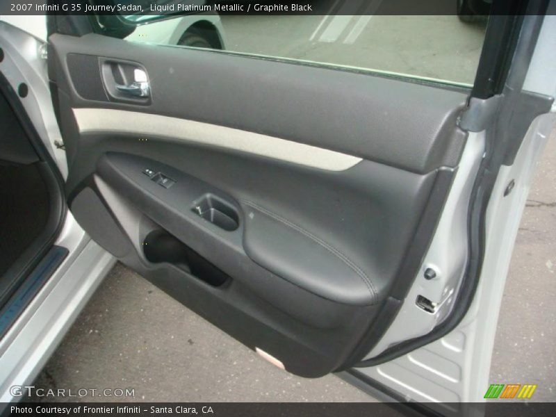 Door Panel of 2007 G 35 Journey Sedan