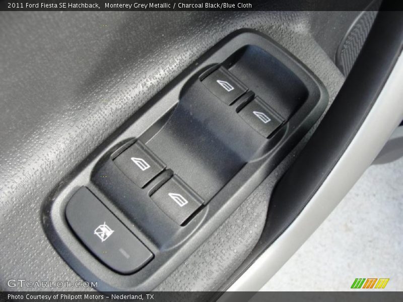 Controls of 2011 Fiesta SE Hatchback