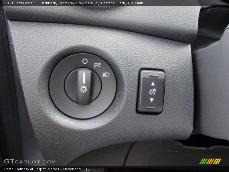 Controls of 2011 Fiesta SE Hatchback