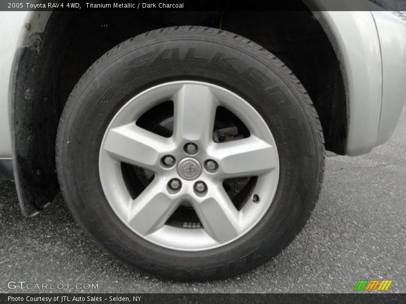 Titanium Metallic / Dark Charcoal 2005 Toyota RAV4 4WD