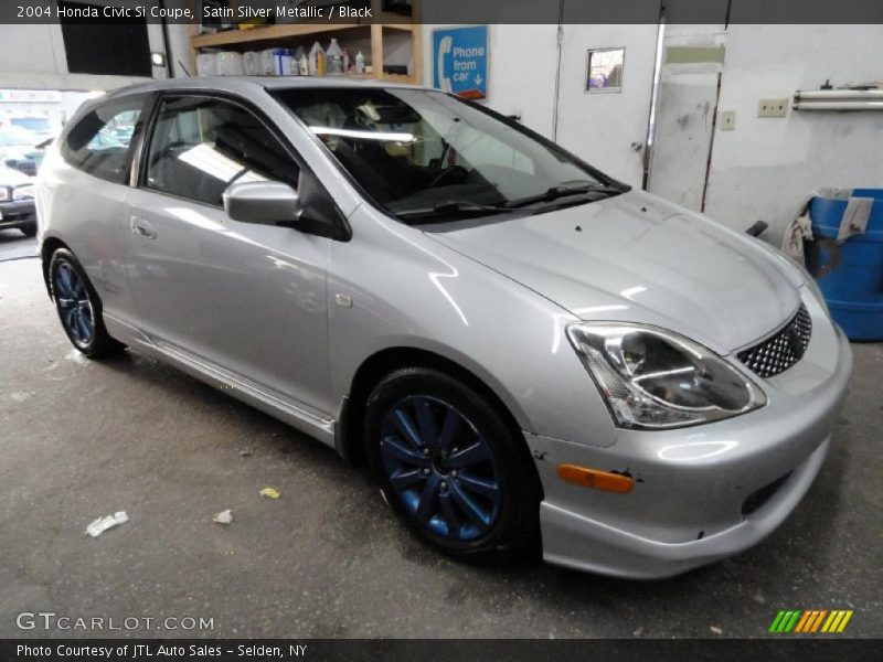 Front 3/4 View of 2004 Civic Si Coupe