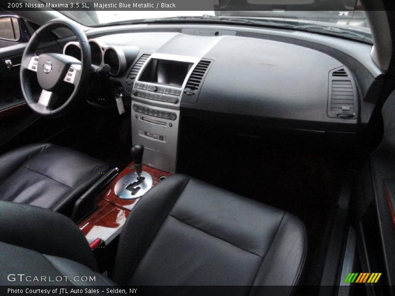 Dashboard of 2005 Maxima 3.5 SL