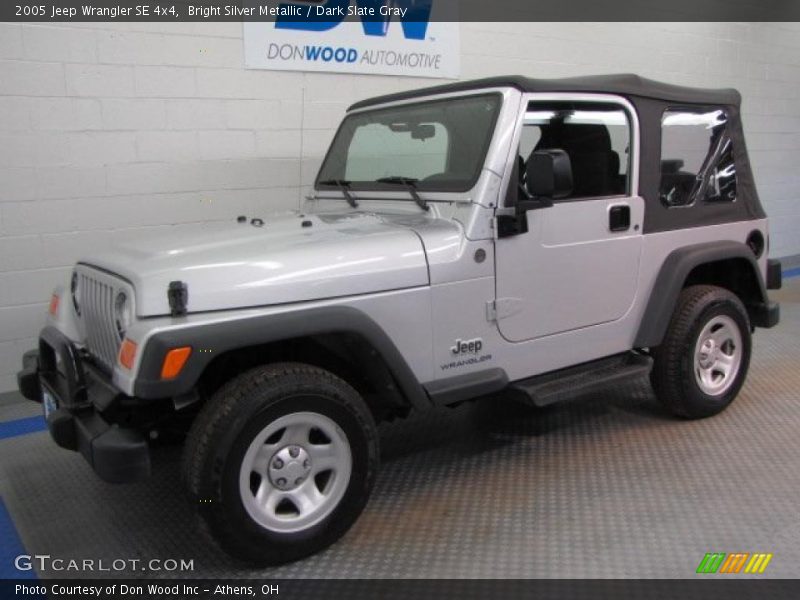 Front 3/4 View of 2005 Wrangler SE 4x4