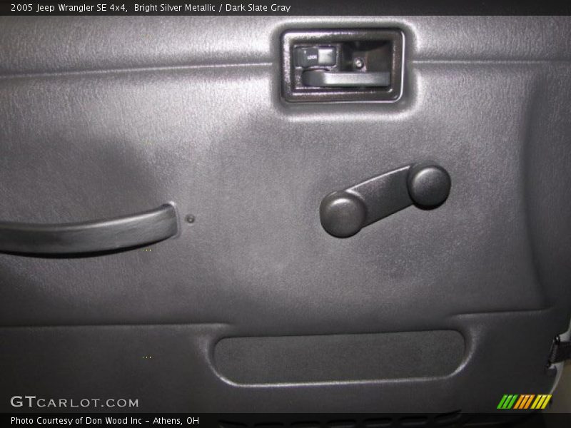 Bright Silver Metallic / Dark Slate Gray 2005 Jeep Wrangler SE 4x4