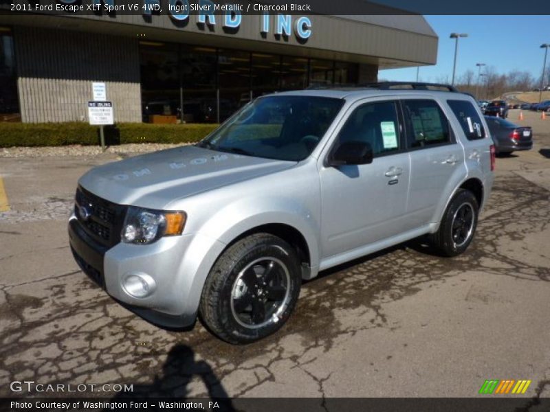 Front 3/4 View of 2011 Escape XLT Sport V6 4WD
