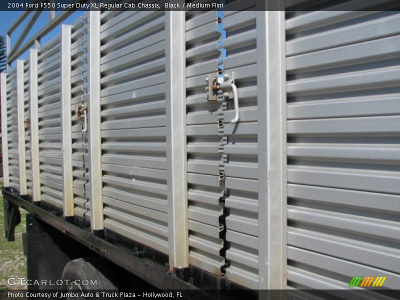 Black / Medium Flint 2004 Ford F550 Super Duty XL Regular Cab Chassis