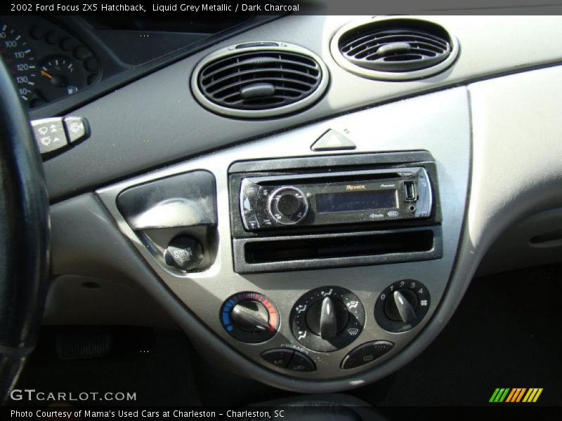 Liquid Grey Metallic / Dark Charcoal 2002 Ford Focus ZX5 Hatchback