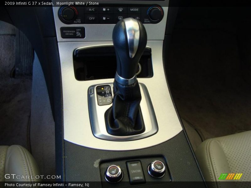 Moonlight White / Stone 2009 Infiniti G 37 x Sedan