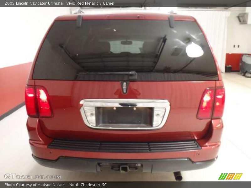 Vivid Red Metallic / Camel 2005 Lincoln Navigator Ultimate
