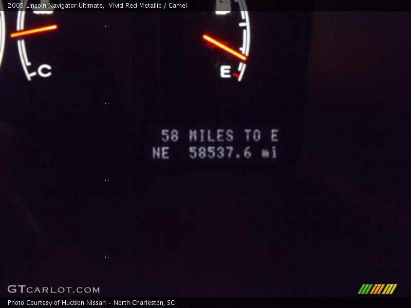 Vivid Red Metallic / Camel 2005 Lincoln Navigator Ultimate