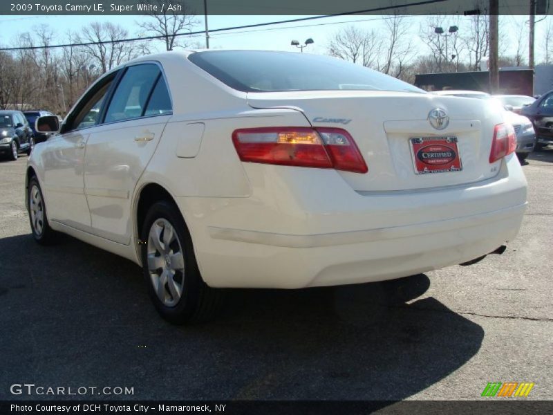 Super White / Ash 2009 Toyota Camry LE