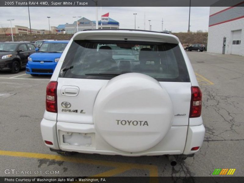 Super White / Taupe 2005 Toyota RAV4 4WD
