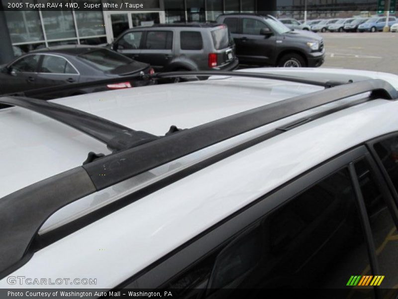 Super White / Taupe 2005 Toyota RAV4 4WD