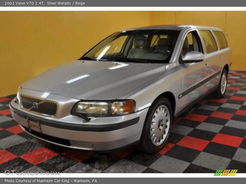 Silver Metallic / Beige 2001 Volvo V70 2.4T