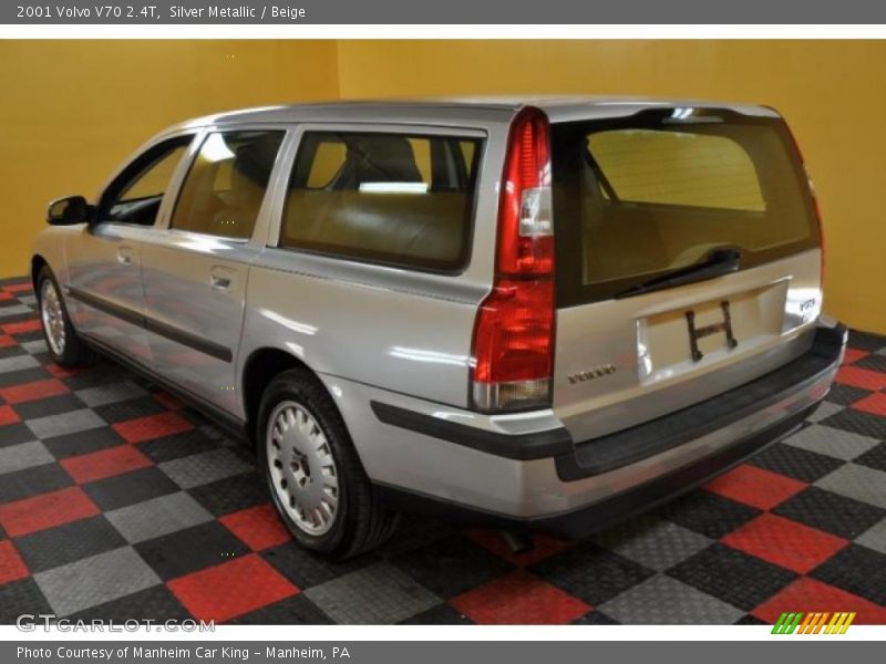 Silver Metallic / Beige 2001 Volvo V70 2.4T