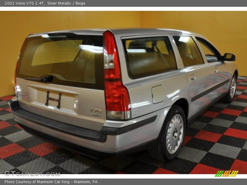 Silver Metallic / Beige 2001 Volvo V70 2.4T