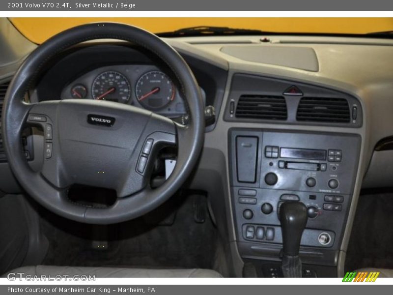 Silver Metallic / Beige 2001 Volvo V70 2.4T