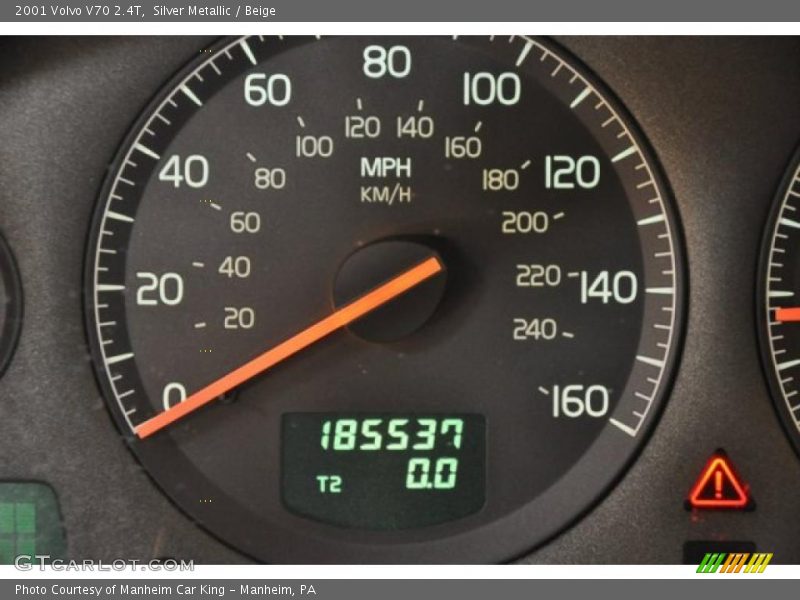 Silver Metallic / Beige 2001 Volvo V70 2.4T