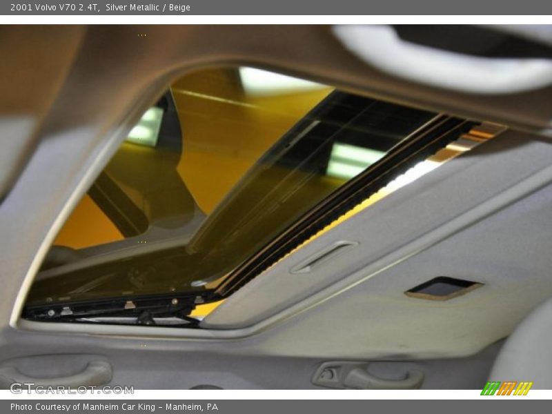 Silver Metallic / Beige 2001 Volvo V70 2.4T