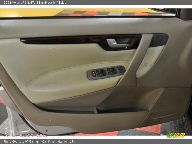 Silver Metallic / Beige 2001 Volvo V70 2.4T