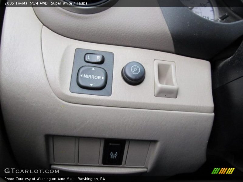 Super White / Taupe 2005 Toyota RAV4 4WD