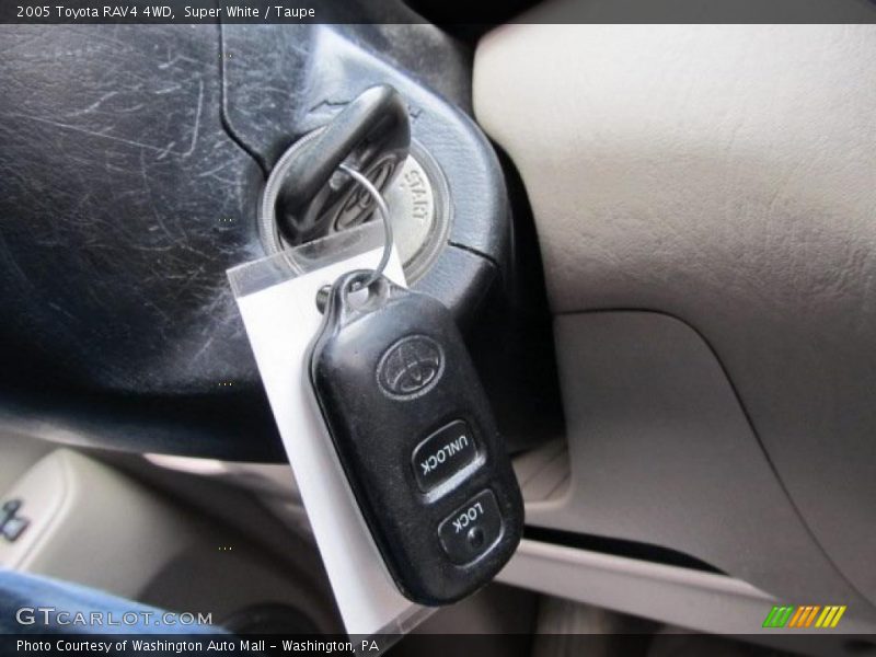 Super White / Taupe 2005 Toyota RAV4 4WD