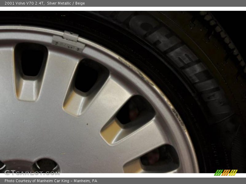 Silver Metallic / Beige 2001 Volvo V70 2.4T