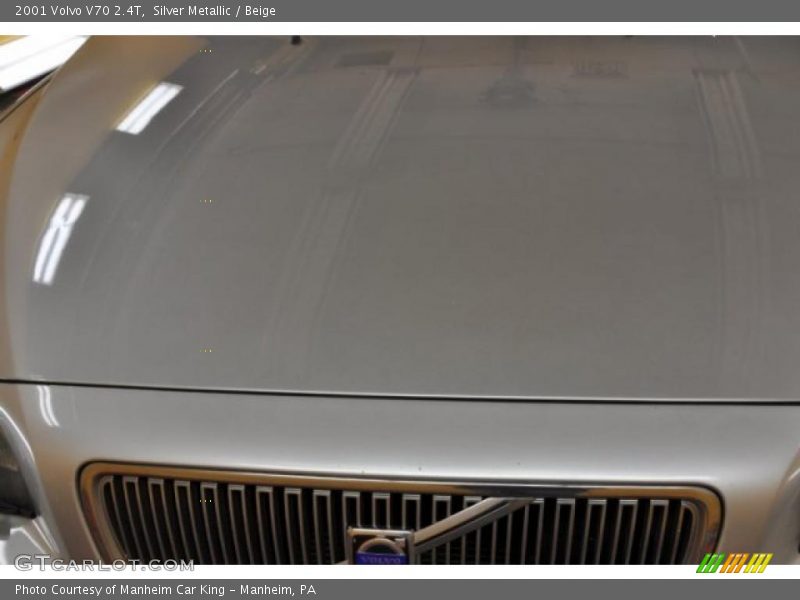 Silver Metallic / Beige 2001 Volvo V70 2.4T