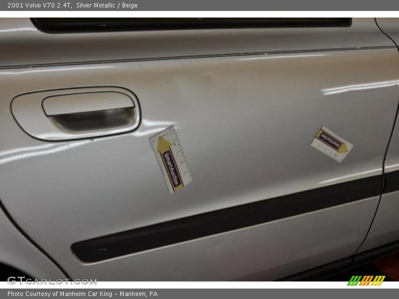 Silver Metallic / Beige 2001 Volvo V70 2.4T
