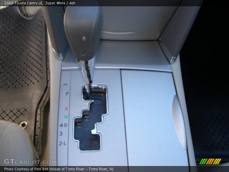 Super White / Ash 2009 Toyota Camry LE