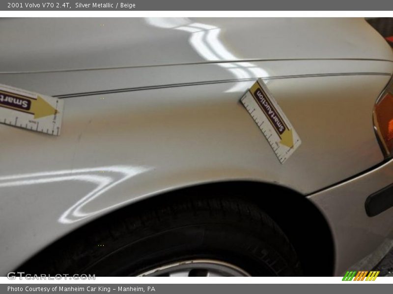Silver Metallic / Beige 2001 Volvo V70 2.4T