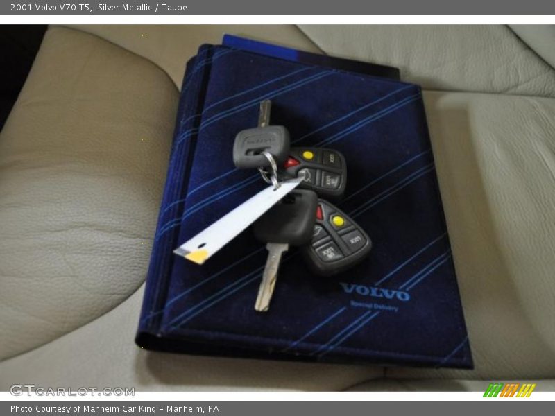 Silver Metallic / Taupe 2001 Volvo V70 T5