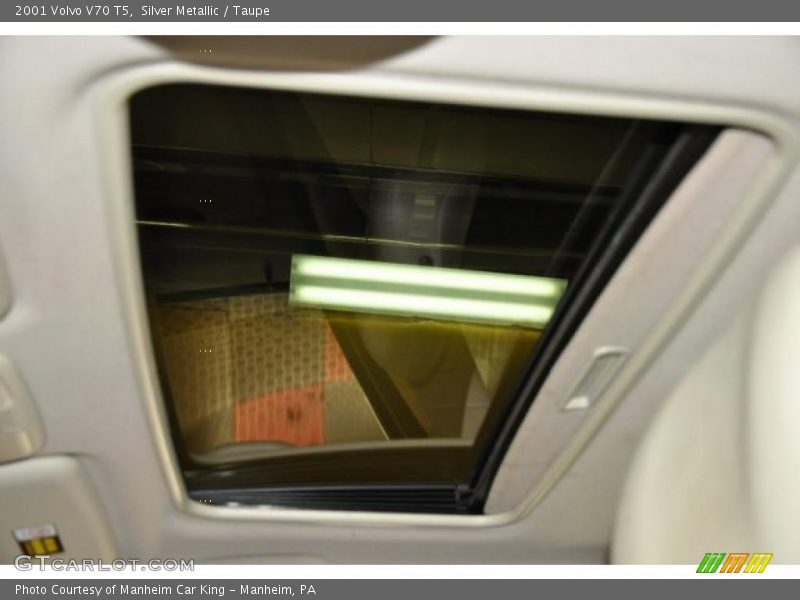 Silver Metallic / Taupe 2001 Volvo V70 T5