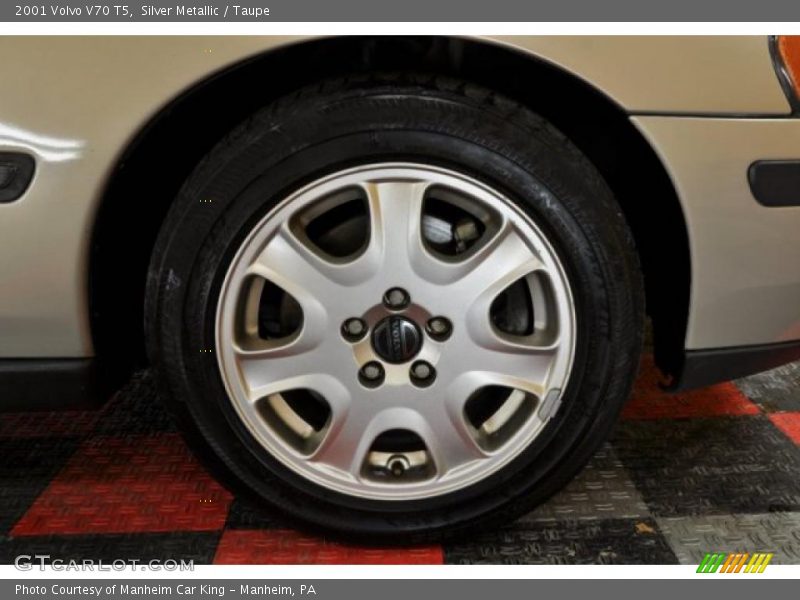 Silver Metallic / Taupe 2001 Volvo V70 T5
