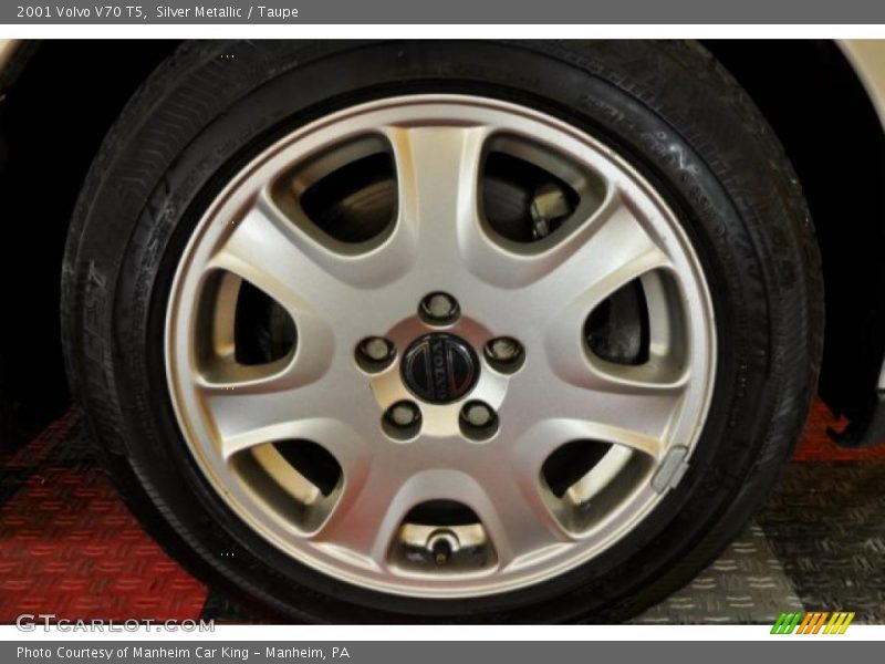 Silver Metallic / Taupe 2001 Volvo V70 T5