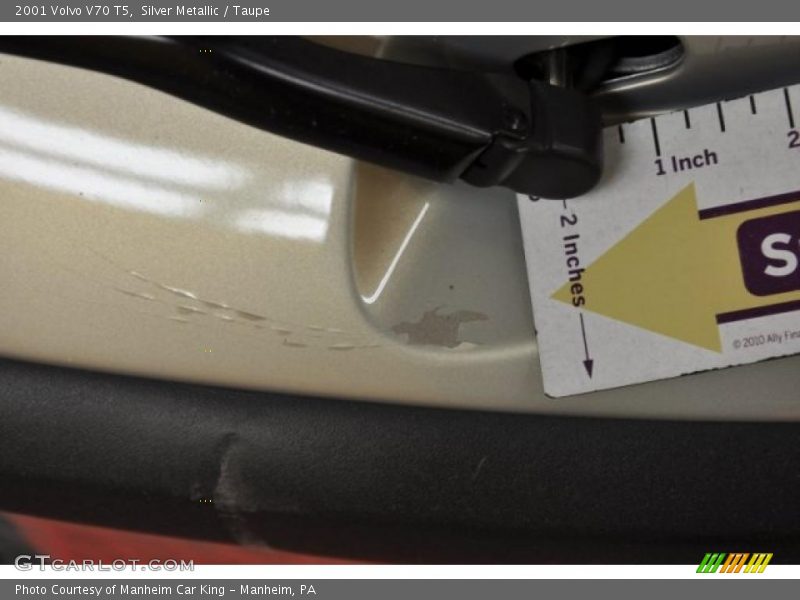Silver Metallic / Taupe 2001 Volvo V70 T5