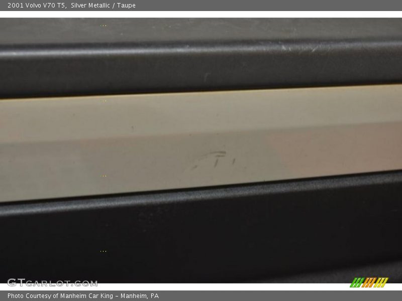 Silver Metallic / Taupe 2001 Volvo V70 T5
