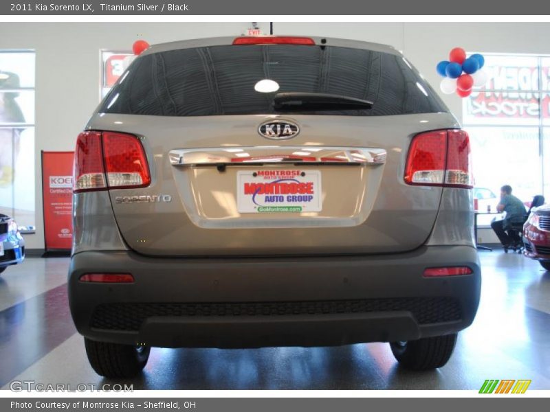 Titanium Silver / Black 2011 Kia Sorento LX