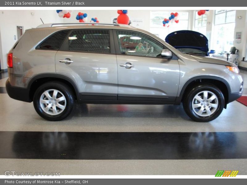 Titanium Silver / Black 2011 Kia Sorento LX