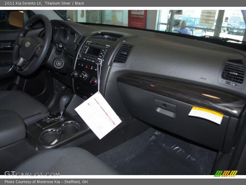 Titanium Silver / Black 2011 Kia Sorento LX