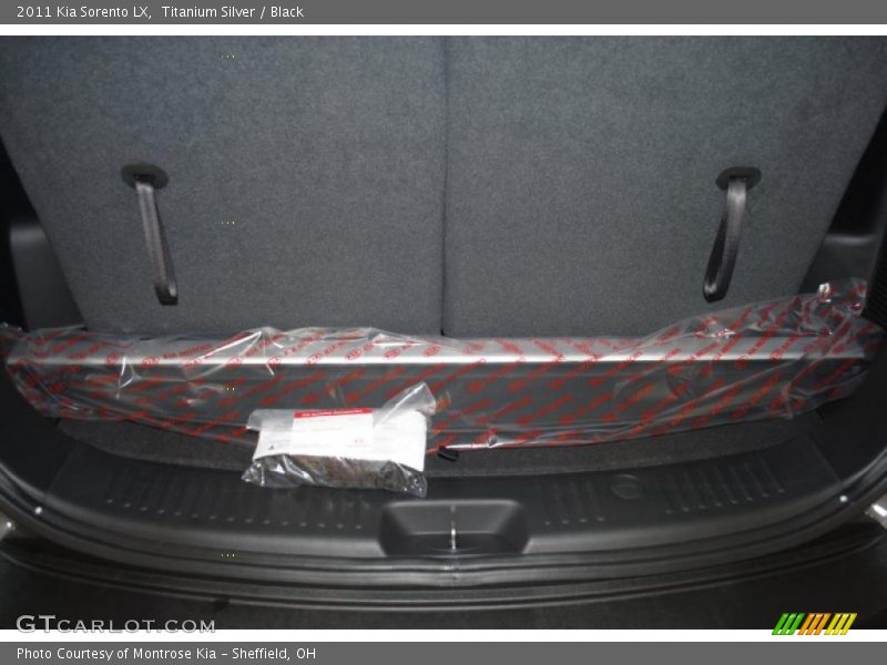 Titanium Silver / Black 2011 Kia Sorento LX