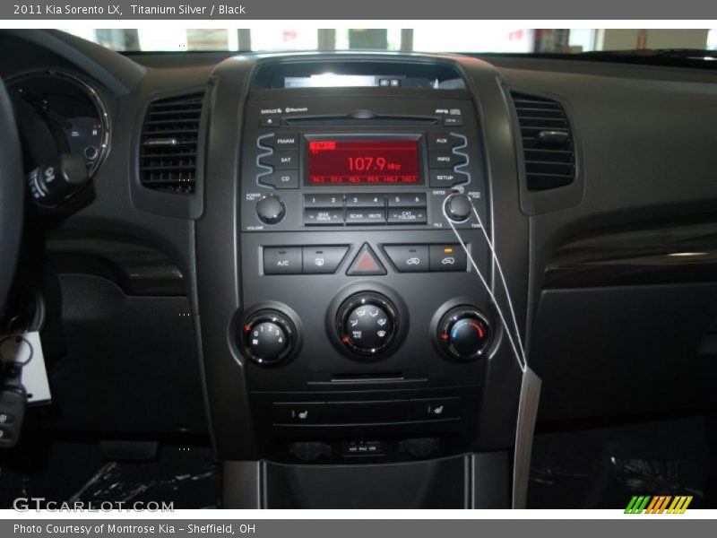 Titanium Silver / Black 2011 Kia Sorento LX