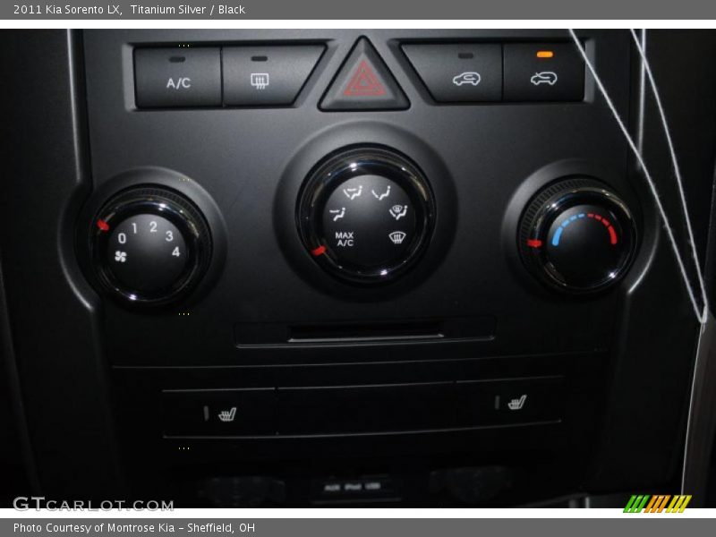 Titanium Silver / Black 2011 Kia Sorento LX