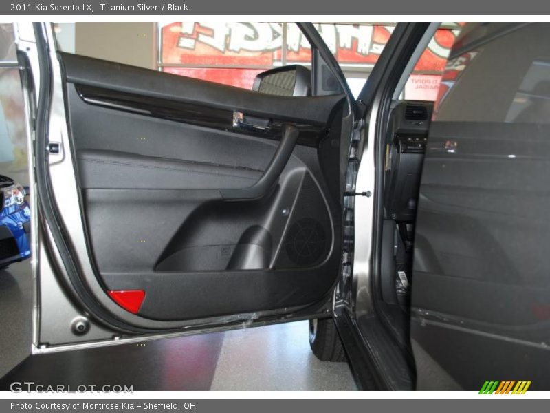 Titanium Silver / Black 2011 Kia Sorento LX