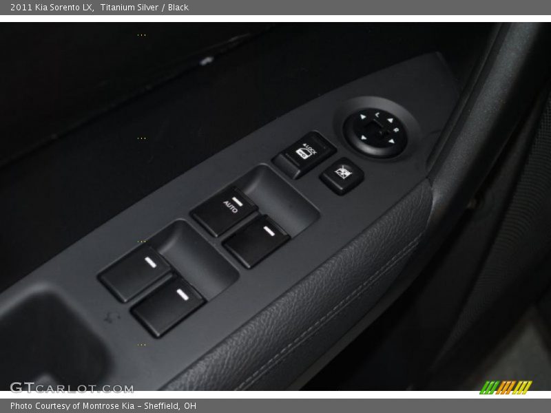 Titanium Silver / Black 2011 Kia Sorento LX