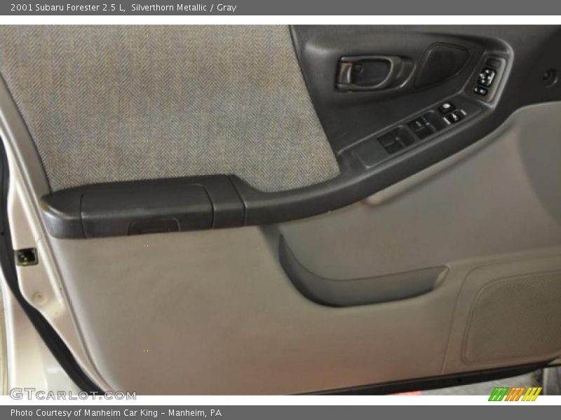 Silverthorn Metallic / Gray 2001 Subaru Forester 2.5 L