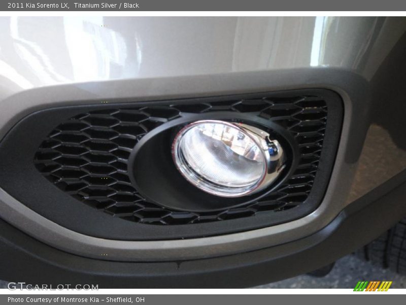 Titanium Silver / Black 2011 Kia Sorento LX