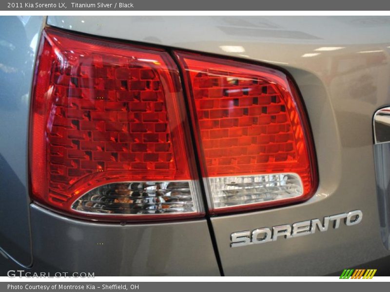 Titanium Silver / Black 2011 Kia Sorento LX